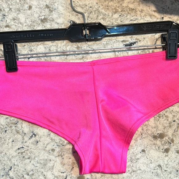 Neon pink short - Picture 4 of 4